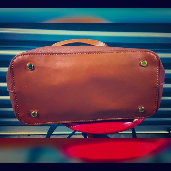 Shoulder tote with cosmetic bag - Picture 4 of 8